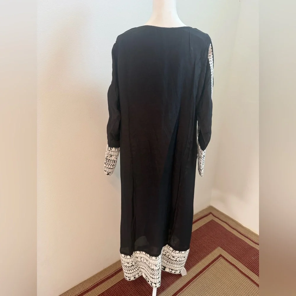 Black & White Embroidered 3 Piece Formal Suit with Chiffon Dupatta - Picture 7 of 7